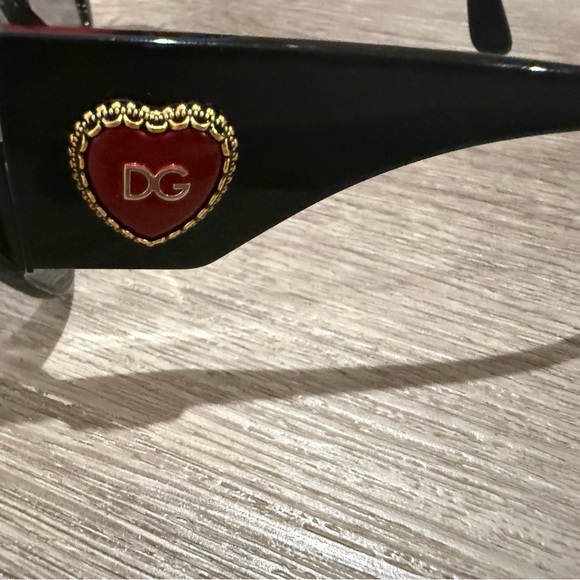 Dolce & Gabbana DG4349 Cat Eye Sunglasses Red Gold Heart Logo - Picture 4 of 7